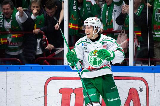 Rögles Adam Tambellini jublar