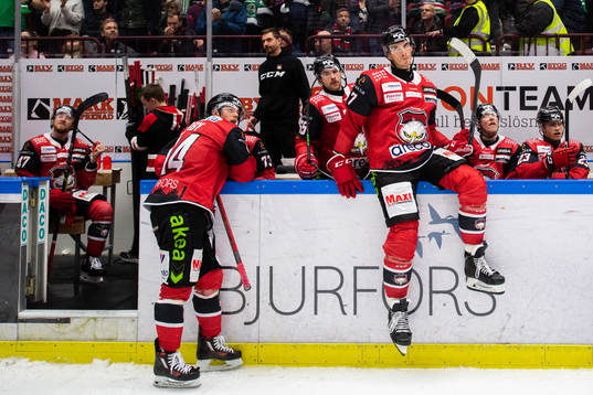 Malmö Redhawks Carl-Johan Lerby och Oliver Lauridsen deppar