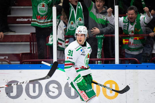 Rögles Adam Tambellini jublar