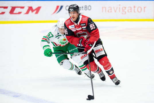 Malmö Redhawks Eric Engstrand och Rögles Leon Bristedt