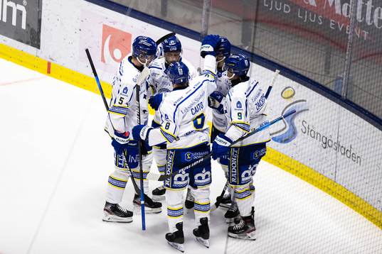 Leksands Max Veronneau jublar med lagkamrater
