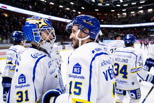 Leksands målvakt Kasimir Kaskisuo och Max Veronneau jublar
