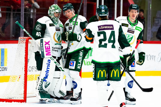 Färjestads målvakt Henrik Haukeland jublar
