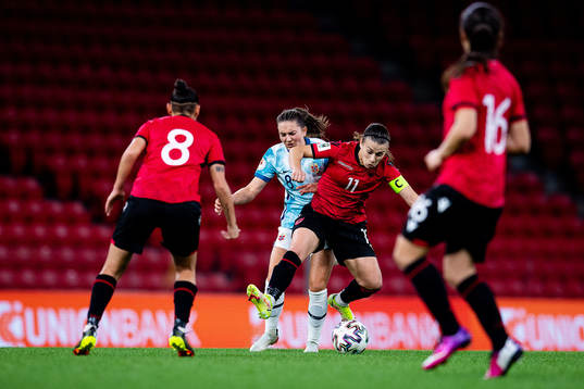 Vilde Bøe Risa of Norway and Megi Doci of Albania