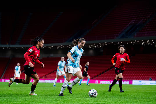 Mimoza Hamidi of Albania and Tuva Hansen of Norway