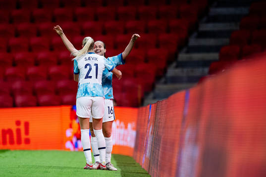 Karina Sævik and Guro Reiten of Norway celebrate