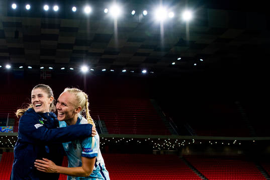 Maren Mjelde and Maria Thorisdottir of Norway