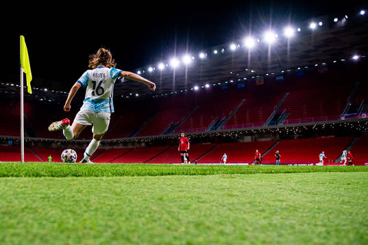 Guro Reiten of Norway takes a corner kick