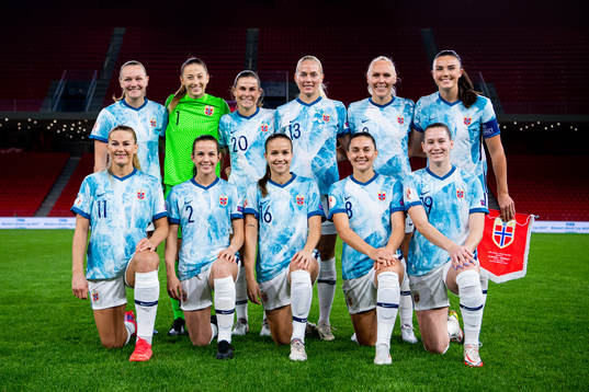 The starting eleven of Norway pose for a team photo