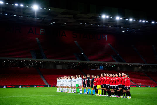 Both teams line up