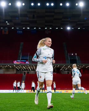 Guro Bergsvand of Norway warms up