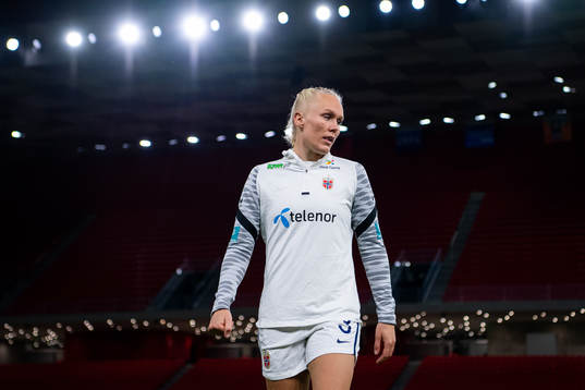 Maria Thorisdottir of Norway warms up