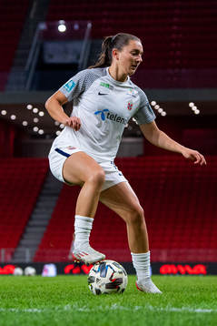 Vilde Bøe Risa of Norway warms up