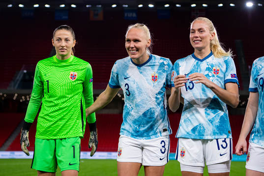 Goalkeeper Cecilie Fiskerstrand, Maria Thorisdottir and