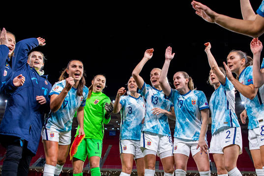 Goalkeeper Guro Pettersen, Ingrid Syrstad Engen, goalkeeper