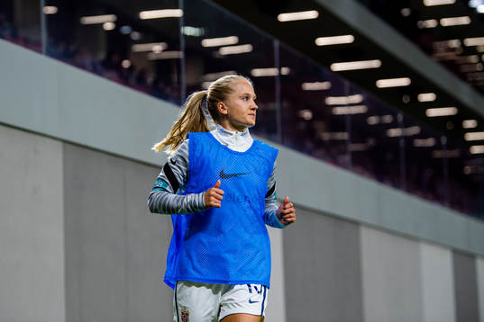 Amalie Vevle Eikeland of Norway warms up