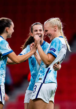 Maria Thorisdottir of Norway celebrates with teammate Tuva