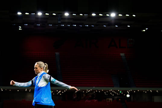 Lisa Fjeldstad Naalsund of Norway warms up