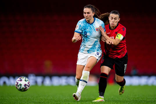 Vilde Bøe Risa of Norway and Megi Doci of Albania
