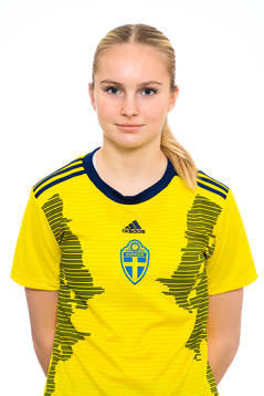 Tova Persson i F16-landslaget