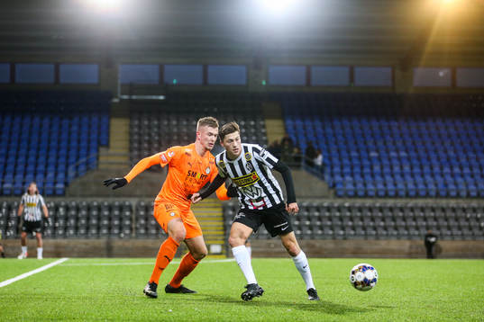 AFC Eskilstunas Alexander Ahl Holmström och Landskronas