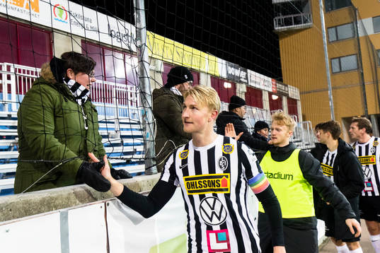 Landskronas spelare med Viktor Wihlstrand (närmast i bild)