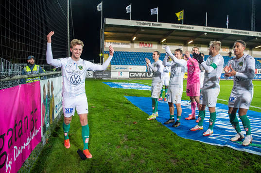 Jönköpings Jesper Svensson jublar med lagkamrater