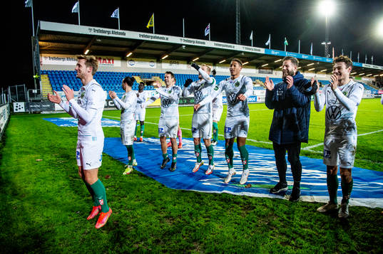 Jönköpings Jesper Svensson jublar med lagkamraterna