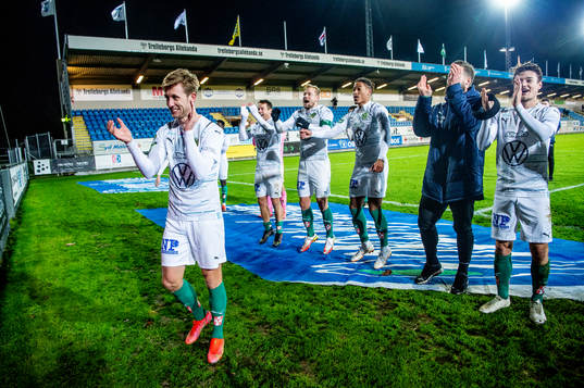 Jönköpings Jesper Svensson jublar med lagkamraterna