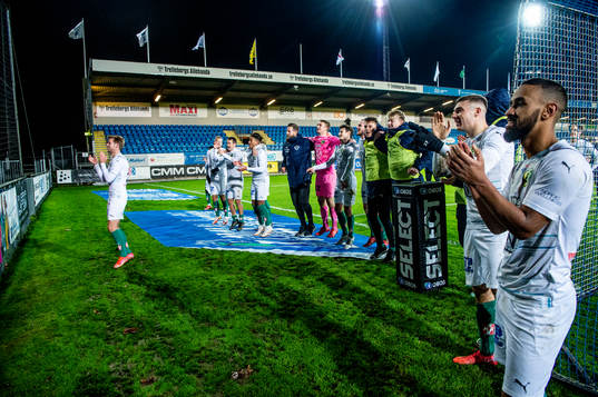 Jönköpings Jesper Svensson jublar med lagkamraterna