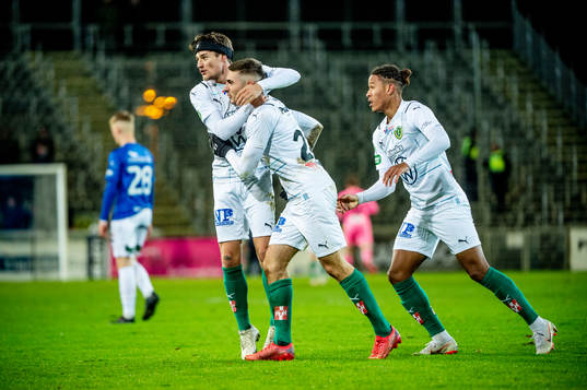 Jönköpings Marko Nikolic jublar med lagkamraterna