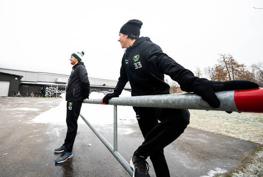 Färjestads målvakt Henrik Haukeland och Albert Johansson