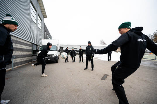 Färjestads spelare värmer upp