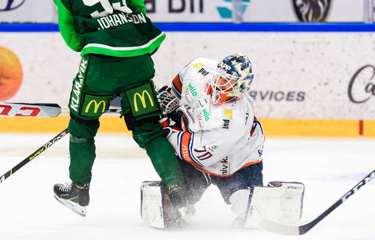 Färjestads Linus Johansson och Växjös målvakt Adam