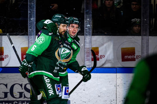 Färjestads Mikael Wikstrand och Oscar Lawner jublar