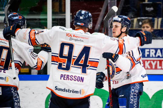 Växjös Olle Lycksell jublar