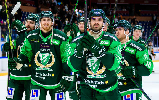 Färjestads spelare jublar och tackar publiken