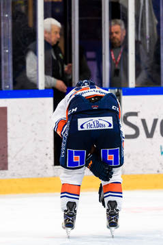 Växjös Andrew Calof åker av isen