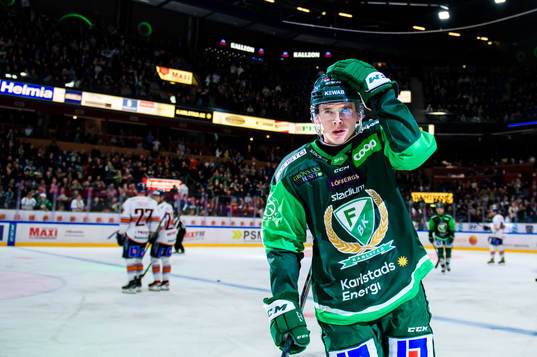 Färjestads Oscar Lawner jublar