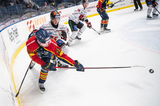 Djurgårdens Filip Cederqvist och Örebros Kristian Näkyvä