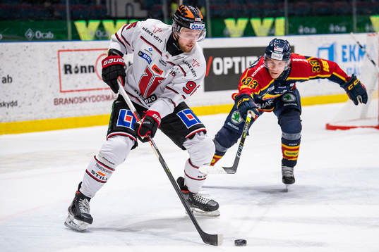Örebros Robin Kovacs och Djurgårdens Filiph Engsund