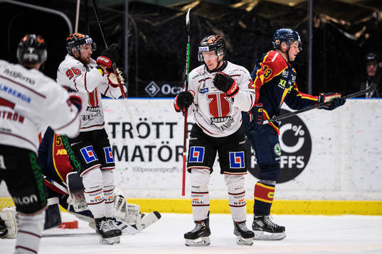 Örebros Linus Öberg jublar