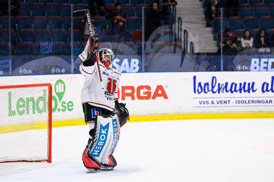 Örebros målvakt Jhonas Enroth jublar