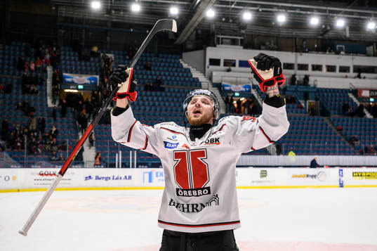 Örebros Robin Kovacs jublar
