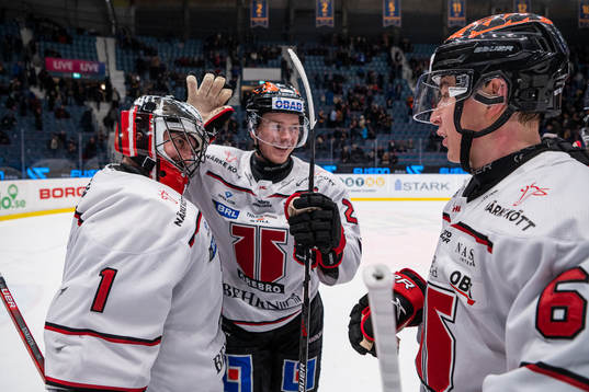 Örebros målvakt Jhonas Enroth, Linus Öberg och Robert