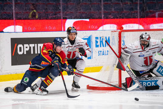 Örebros Kristian Näkyvä, målvakt Jhonas Enroth och