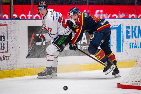 Örebros Simon Forsmark och Djurgårdens Rhett Rakhshani