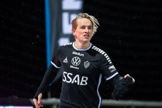 Brages Douglas Karlberg jublar