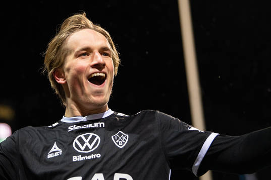 Brages Douglas Karlberg jublar