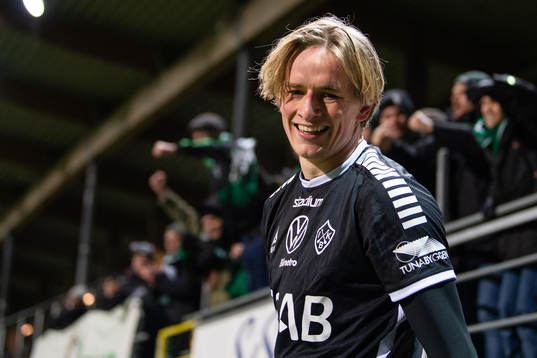 Brages Douglas Karlberg jublar